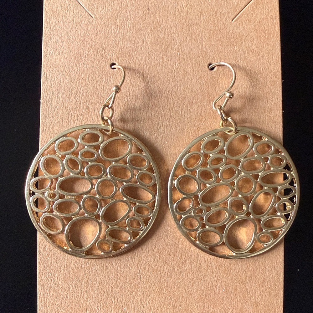 Elegant Gold Circle Earrings